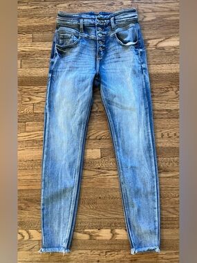 Kancan Kurvy Ultra High Rise Ankle Skinny Jeans Light Wash Raw Hem 27